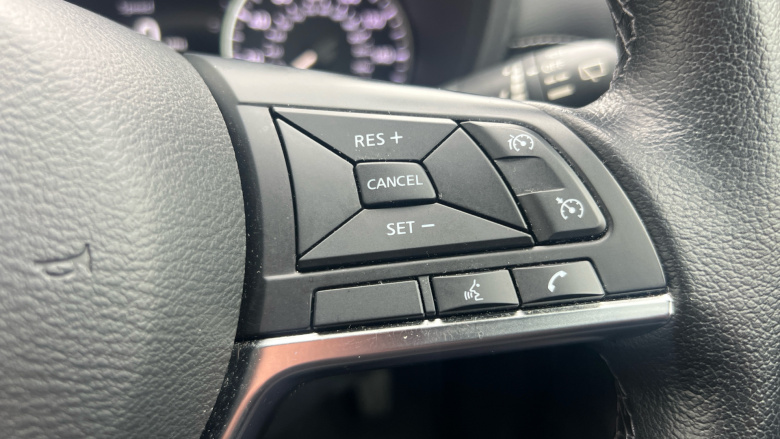 Nissan Juke 1.0 DiG-T 114 N-Connecta 5dr Petrol Hatchback